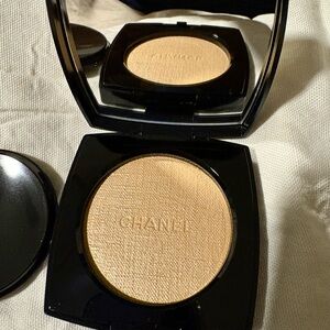 Chanel Les Beiges Summer Essentials highlighter– Gold
